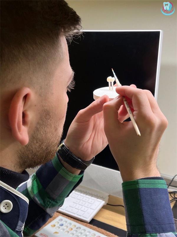 Преимущества циркониевой коронки на зуб: 